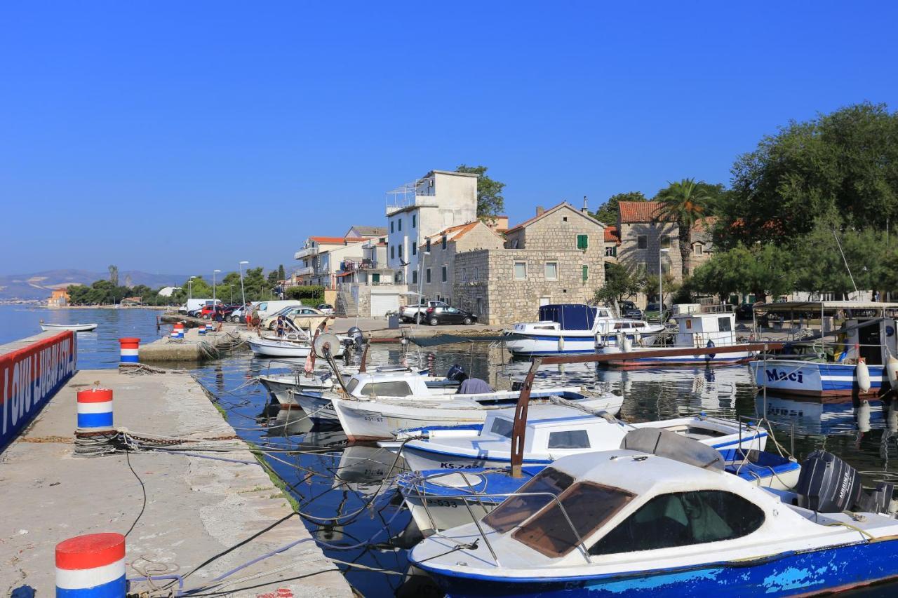 Family Friendly Apartments With A Swimming Pool Kastel Kambelovac, Kastela - 18117 Buitenkant foto