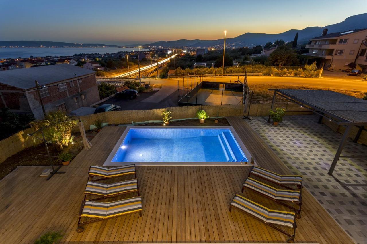 Family Friendly Apartments With A Swimming Pool Kastel Kambelovac, Kastela - 18117 Buitenkant foto