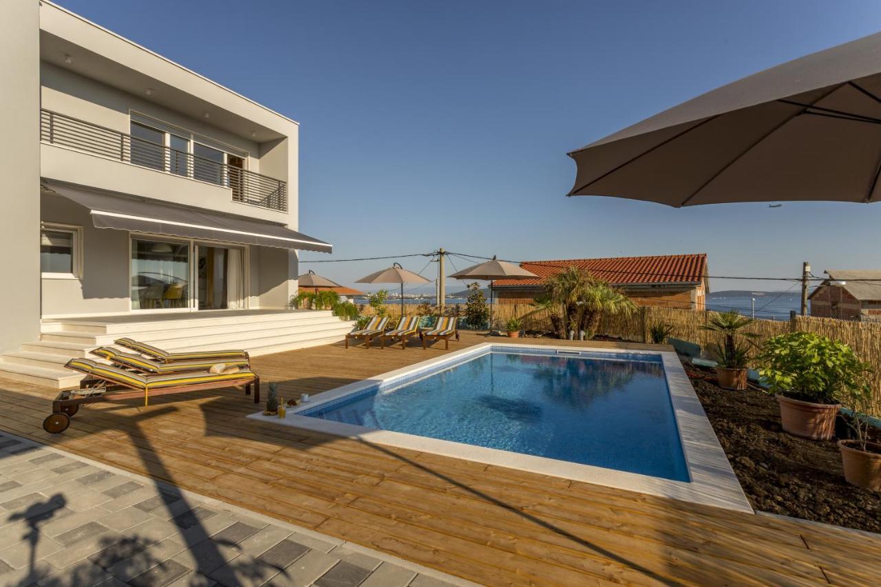 Family Friendly Apartments With A Swimming Pool Kastel Kambelovac, Kastela - 18117 Buitenkant foto