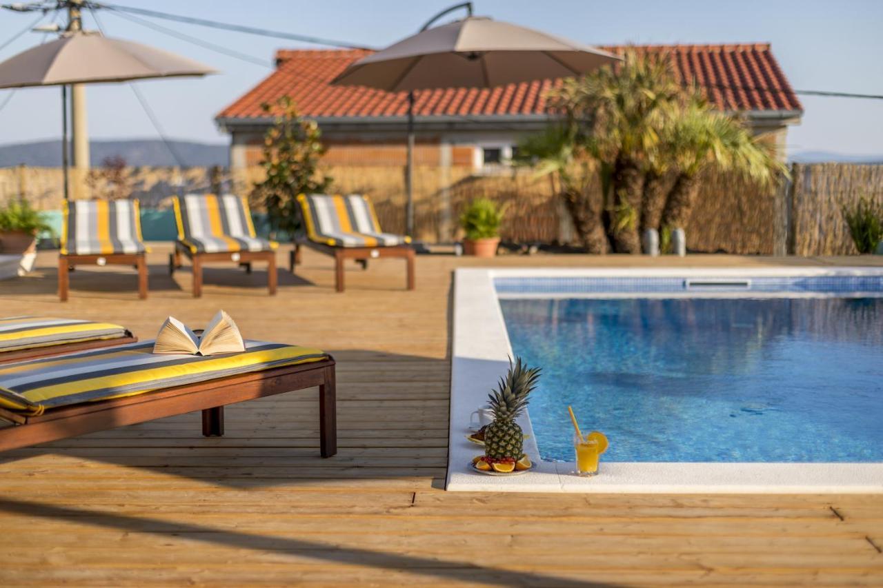 Family Friendly Apartments With A Swimming Pool Kastel Kambelovac, Kastela - 18117 Buitenkant foto