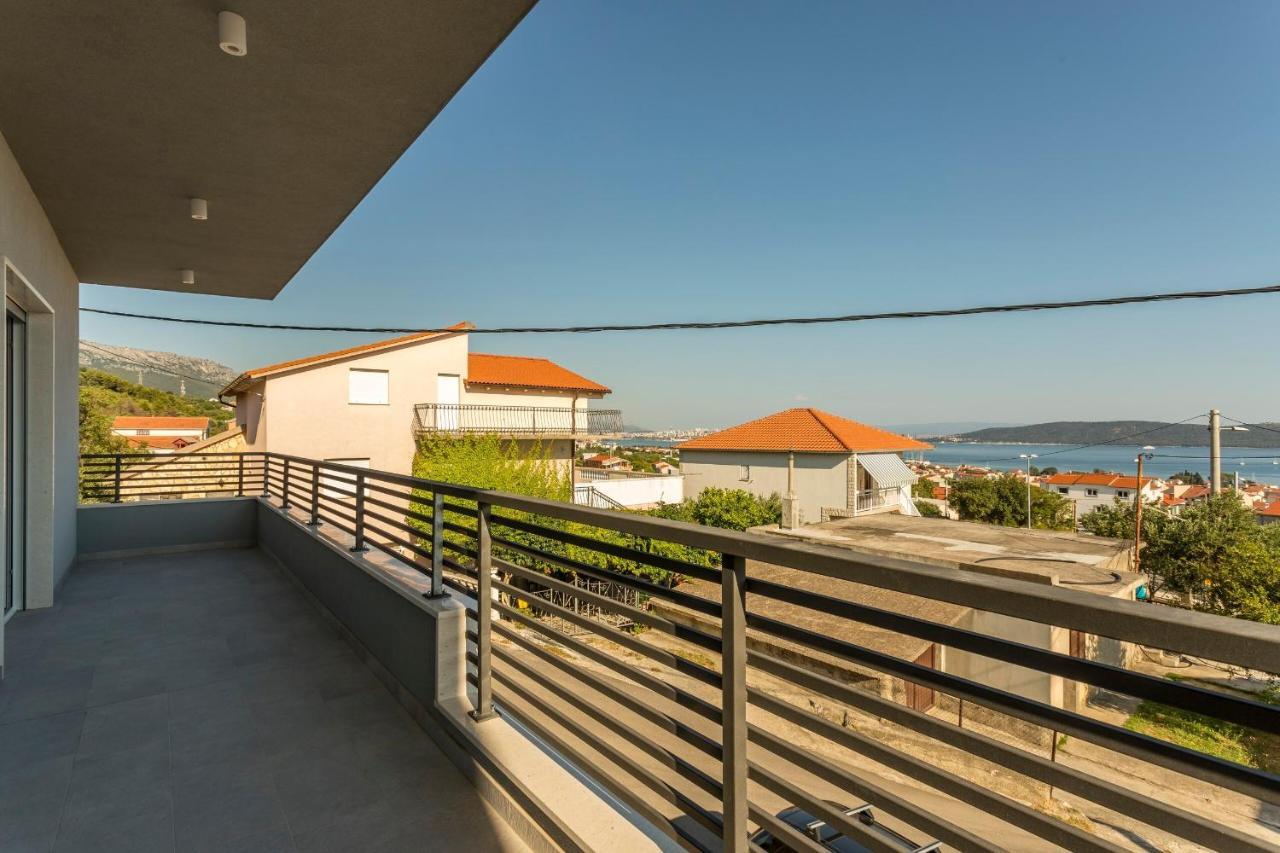 Family Friendly Apartments With A Swimming Pool Kastel Kambelovac, Kastela - 18117 Buitenkant foto